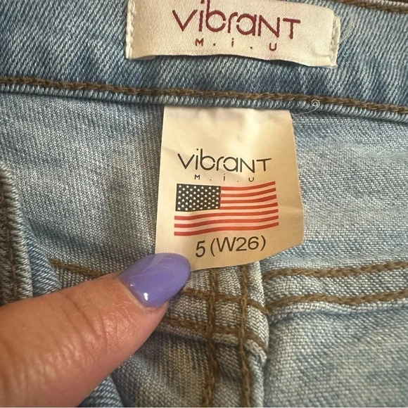 Vibrant M.U.I. Ripped Butterfly Embroidered Patchwork Jeans.‎ Size 5 (W26). - Picture 3 of 7